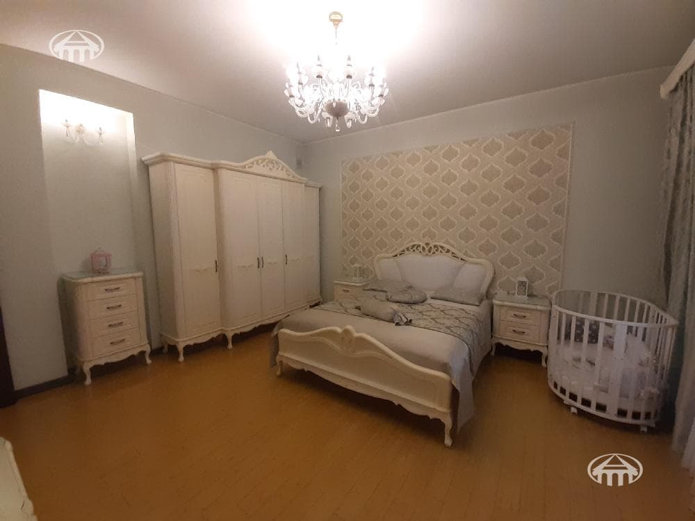 Дом · 5 комн. · 392 м² · Кентрон