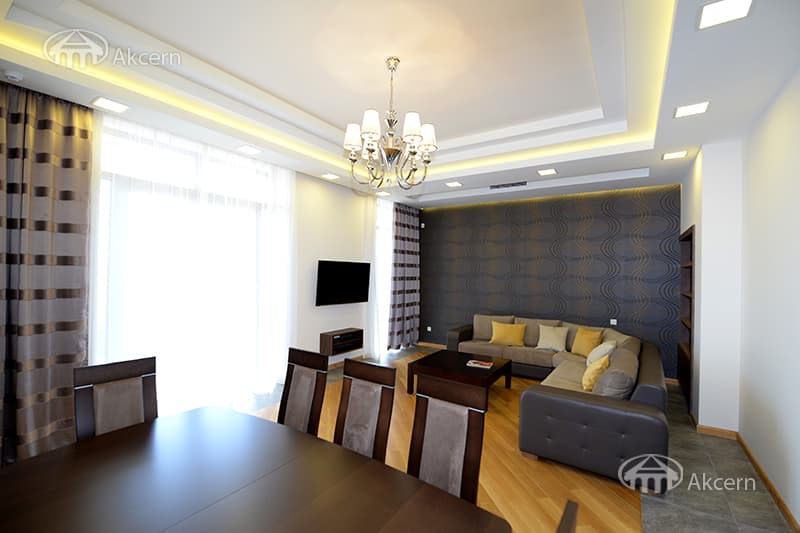 House · 5 rooms · 500 m² · Ajapnyak
