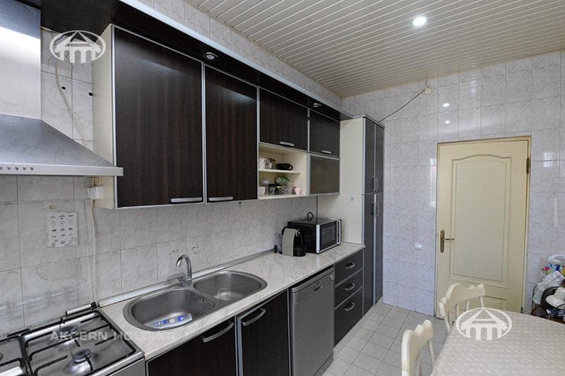 Mansion · 5 rooms · 209 m² · Kentron
