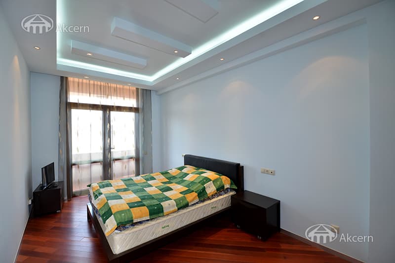 Квартира · 4 комн. · 160 м² · Кентрон