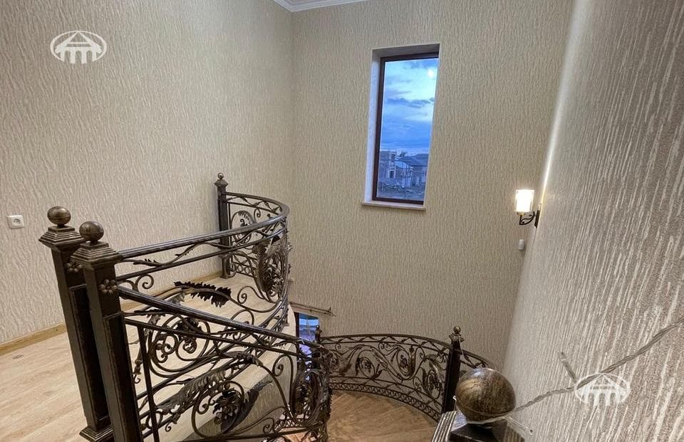 Mansion · 4 rooms · 285 m² · Nor Erznka