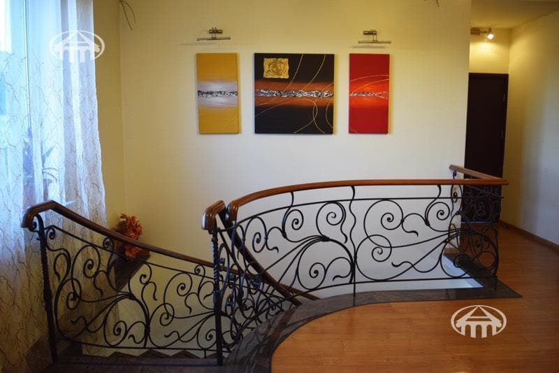 Hotel · 7 rooms · 328 m² · Arabkir