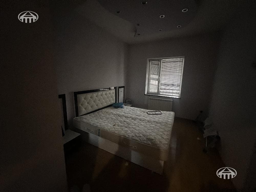 Дом · 5 комн. · 375 м² · Аджапняк