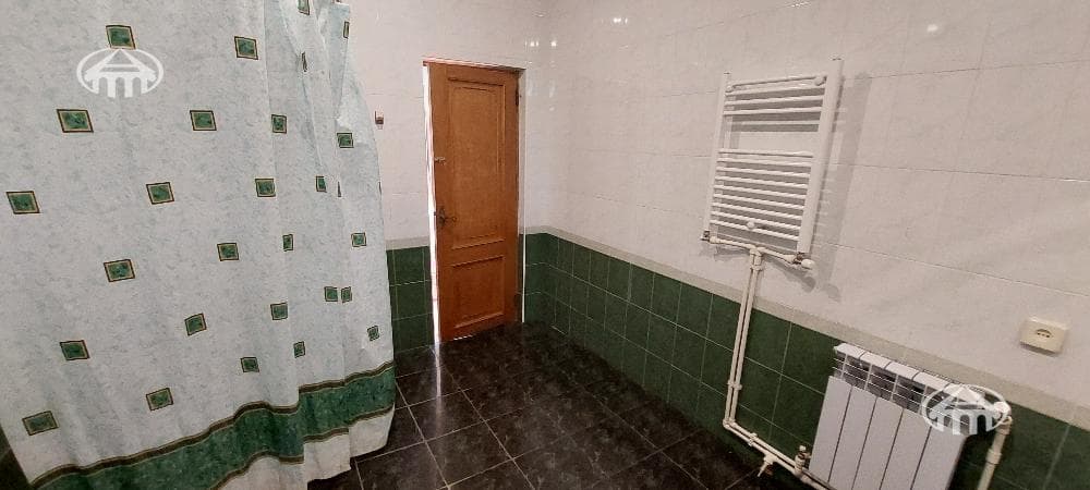 Առանձնատուն · 5 սեն. · 300 մ² · Կենտրոն