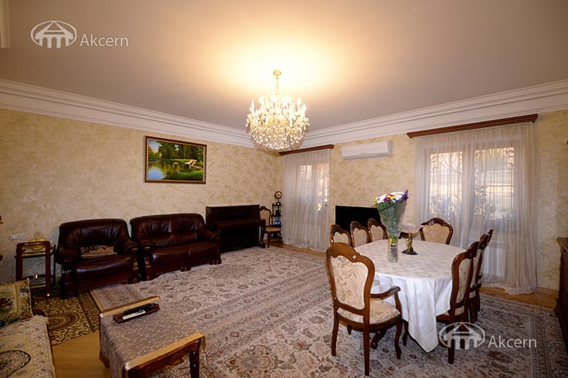 Mansion · 5 rooms · 372 m² · v. Arinj
