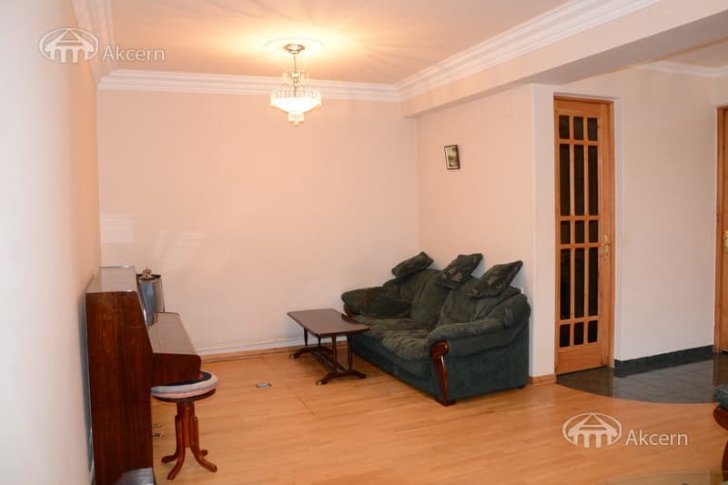 House · 6 rooms · 250 m² · Arabkir
