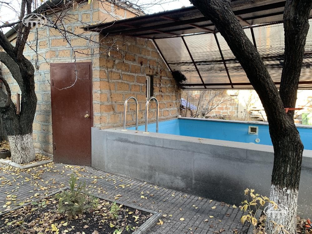 Առանձնատուն · 5 սեն. · 212 մ² · Գետամեջ