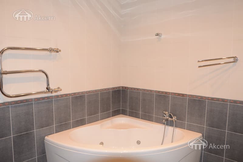 House · 6 rooms · 250 m² · Arabkir