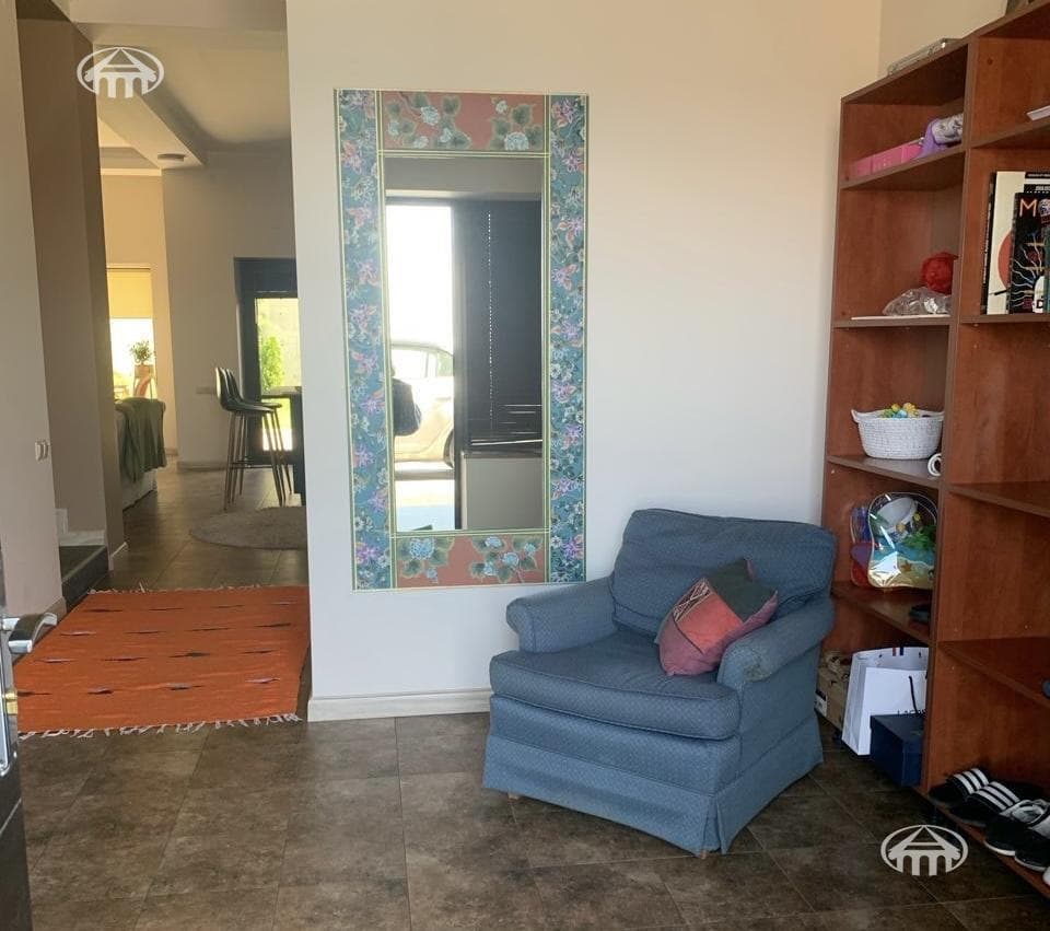 Таунхаус · 4 комн. · 180 м² · Аван