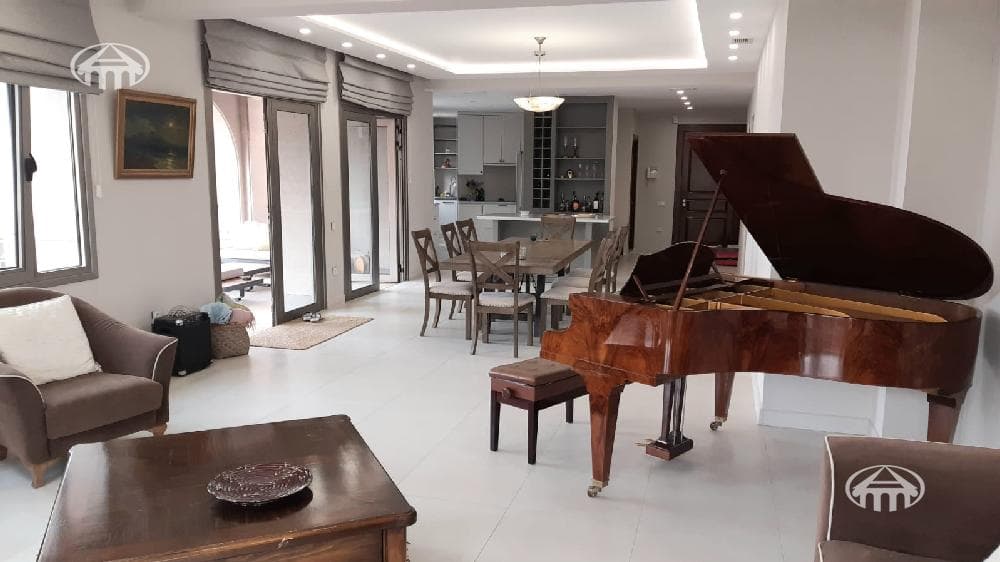 Квартира · 4 комн. · 203 м² · Кентрон