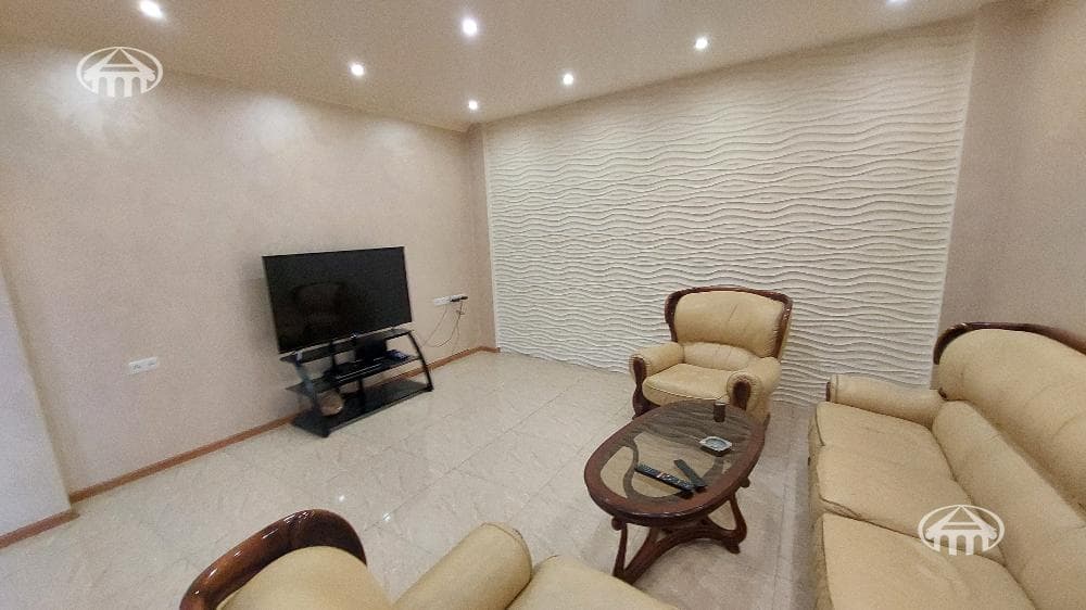 House · 6 rooms · 345 m² · Kanaker-Zeytun