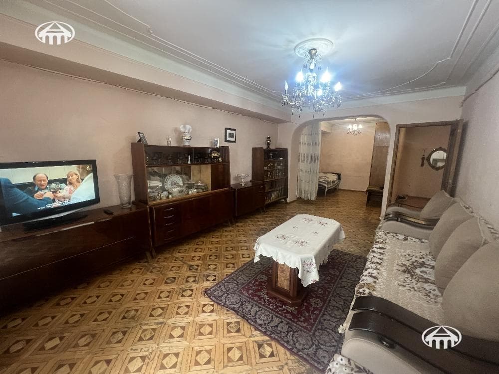 Apartment · 2 rooms · 61 m² · Kentron