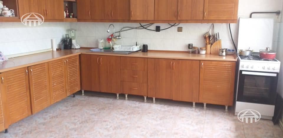 House · 6 rooms · 428 m² · Arabkir