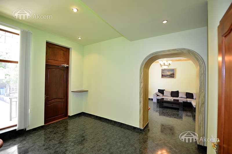 Квартира · 3 комн. · 140 м² · Арабкир