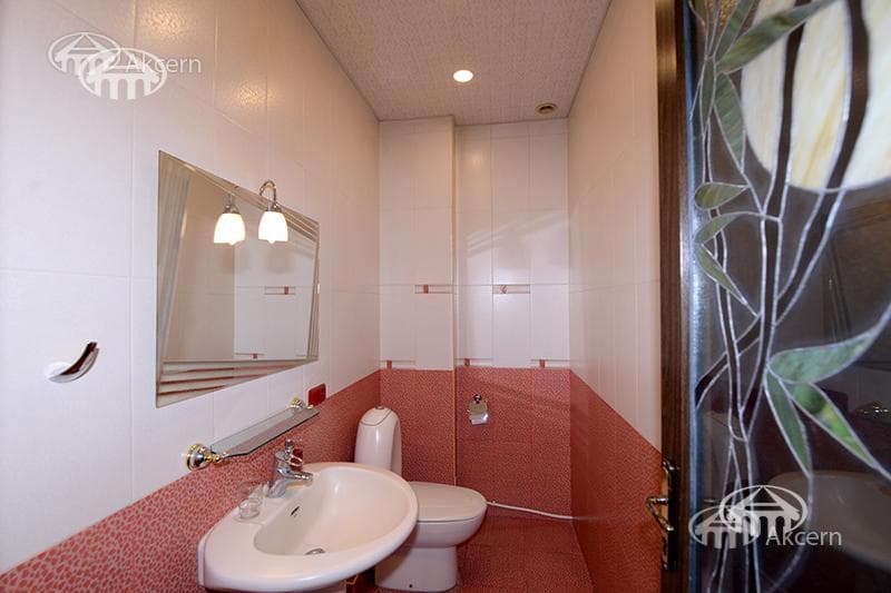 Hotel · 5 rooms · 540 m² · Kentron