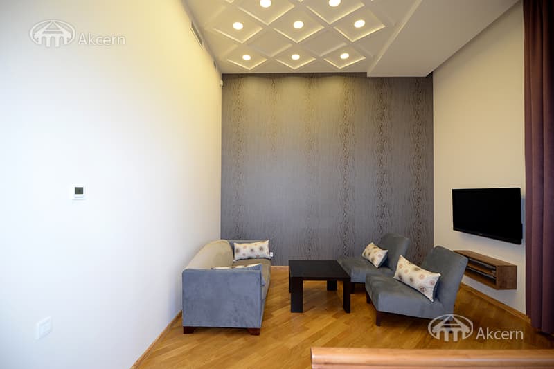 House · 5 rooms · 500 m² · Ajapnyak
