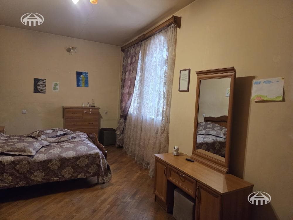 House · 6 rooms · 865 m² · Arabkir