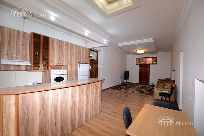 Apartment · 3 rooms · 90 m² · Kentron