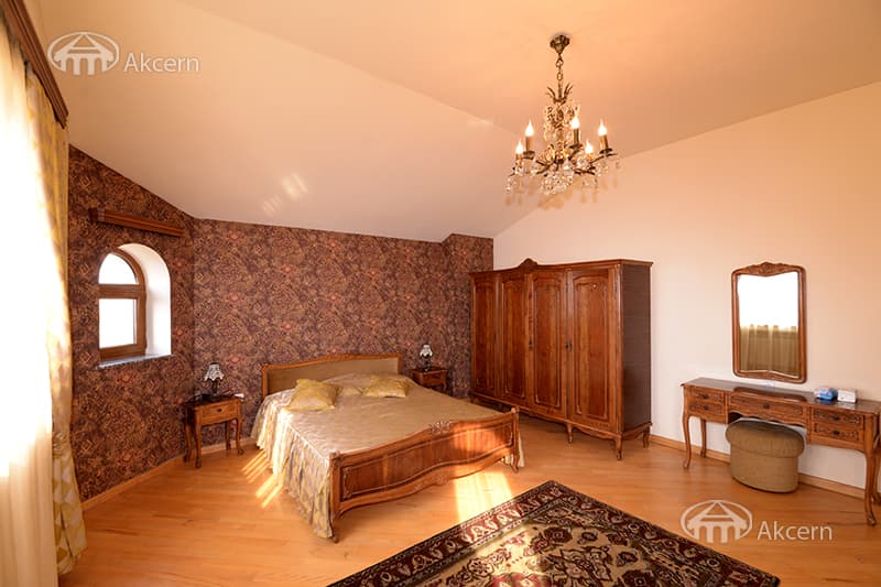 Առանձնատուն · 6 սեն. · 532 մ² · Զովունի