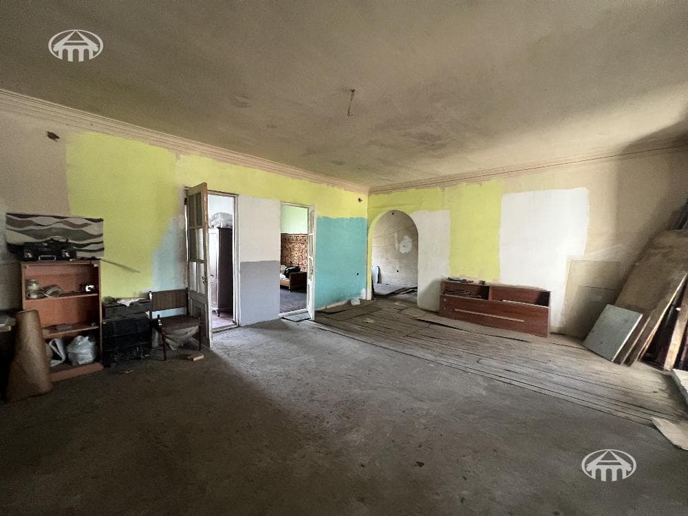 House · 9 rooms · 400 m² · Ajapnyak