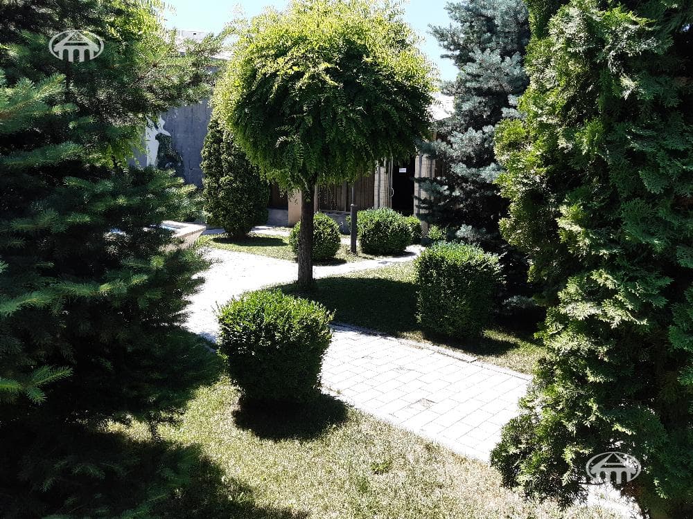 Ресторан · 590 м² · Джрвеж