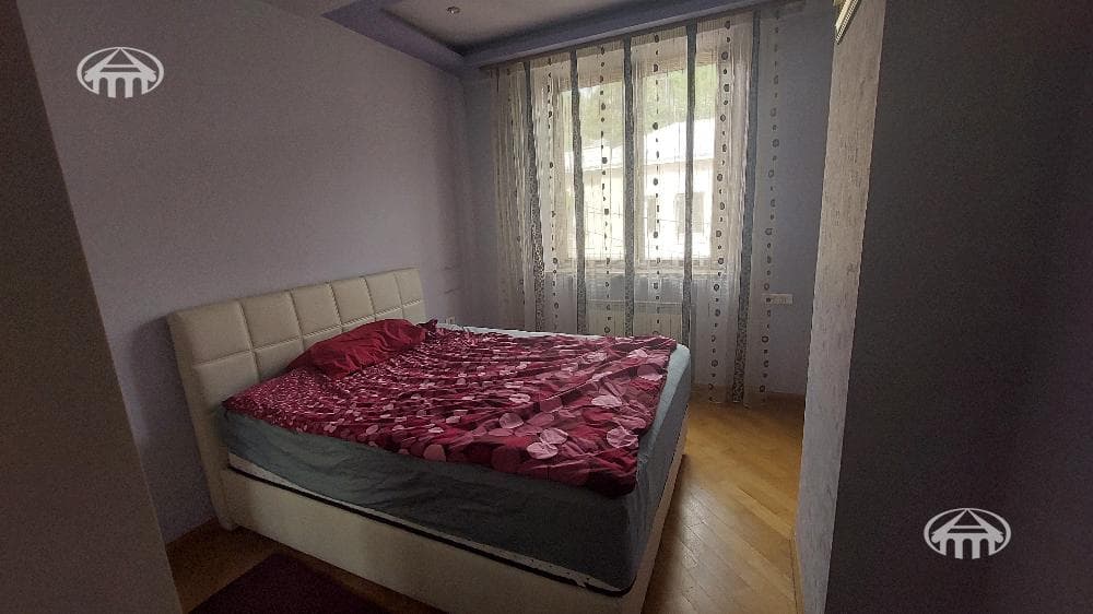 Բնակարան · 4 սեն. · 162 մ² · Կենտրոն