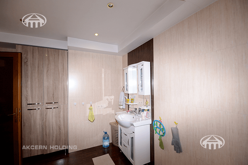 Apartment · 5 rooms · 210 m² · Kentron