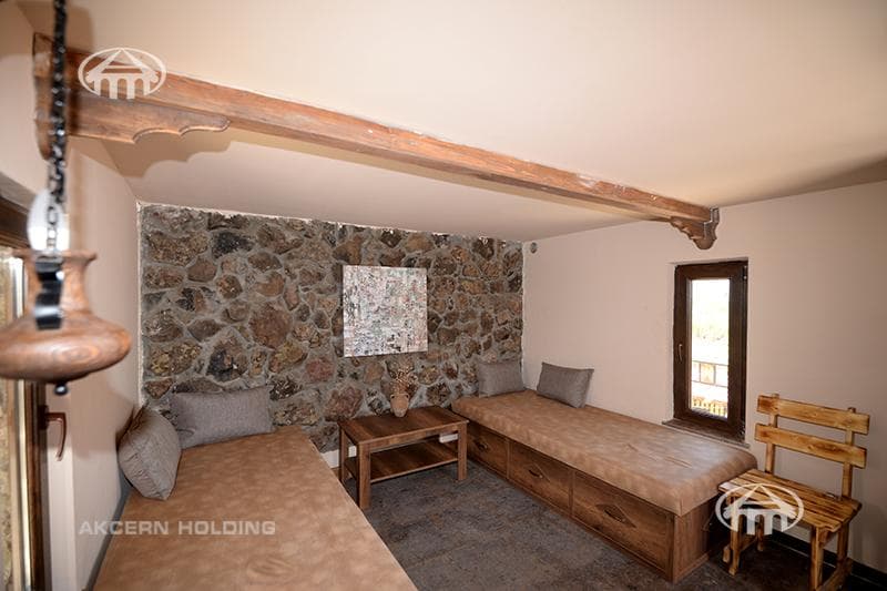 Mansion · 5 rooms · 210 m² · Garni