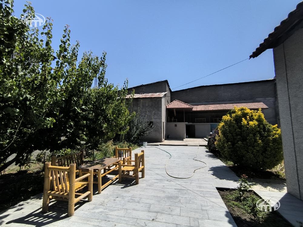 Mansion · 6 rooms · 348 m² · Kentron