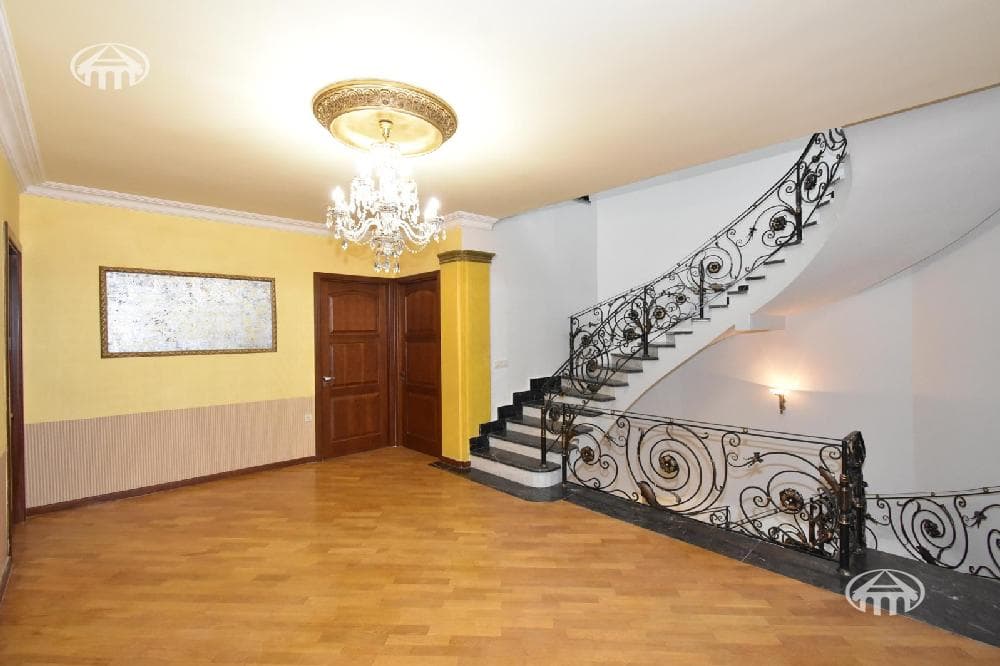 Дом · 5 комн. · 489 м² · Арабкир