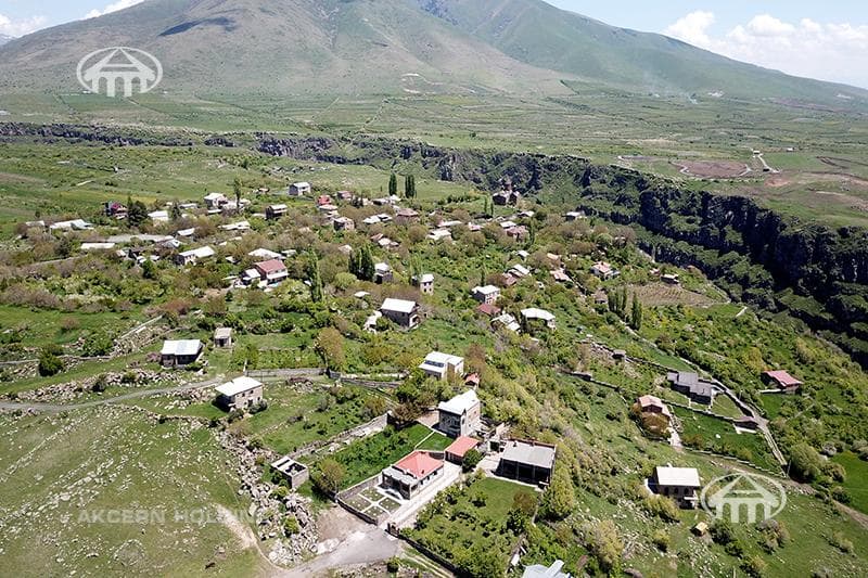 Mansion · 4 rooms · 244 m² · Saghmosavan