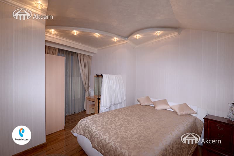 Բնակարան · 5 սեն. · 300 մ² · Կենտրոն