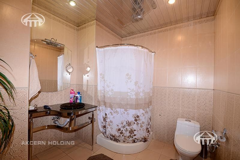 Квартира · 4 комн. · 177 м² · Кентрон