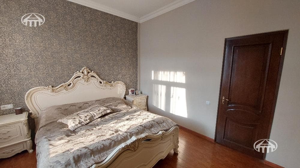 House · 6 rooms · 345 m² · Kanaker-Zeytun
