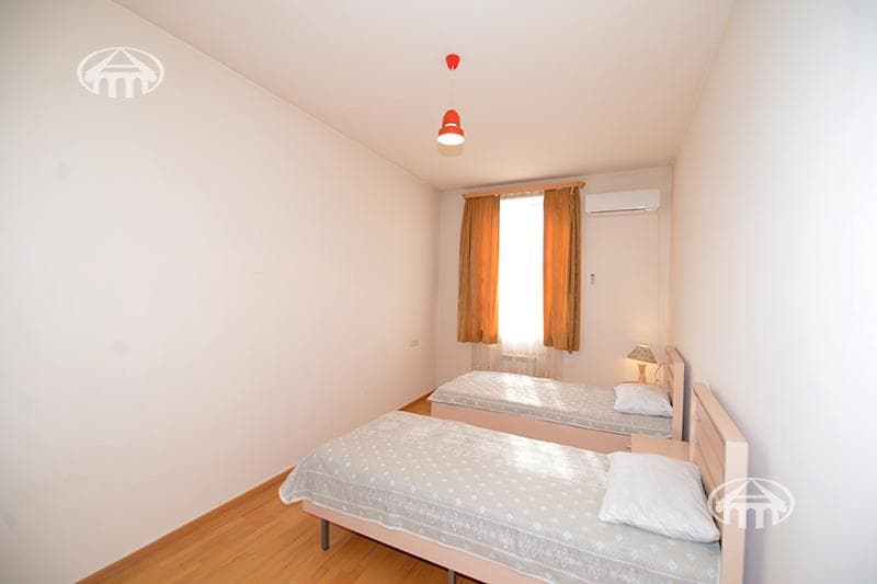 House · 6 rooms · 273 m² · Arabkir