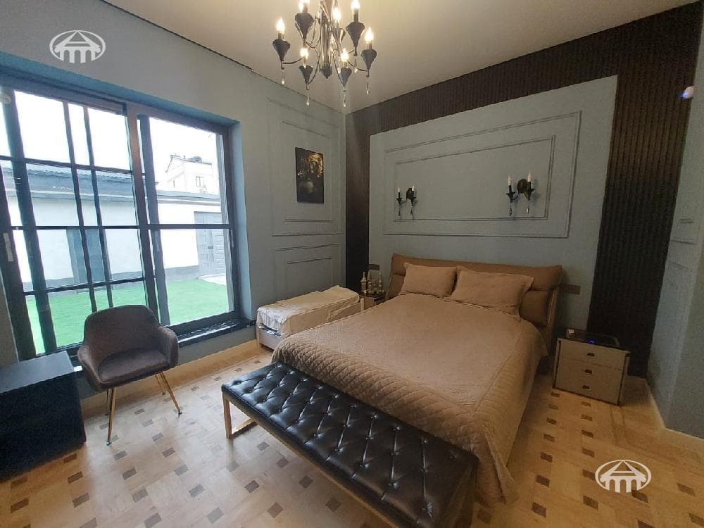 Особняк · 5 комн. · 370 м² · Аджапняк