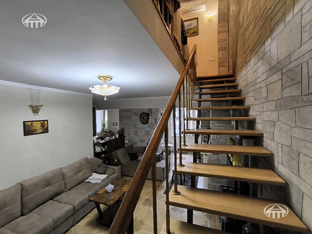 Apartment · 6 rooms · 179 m² · Kentron