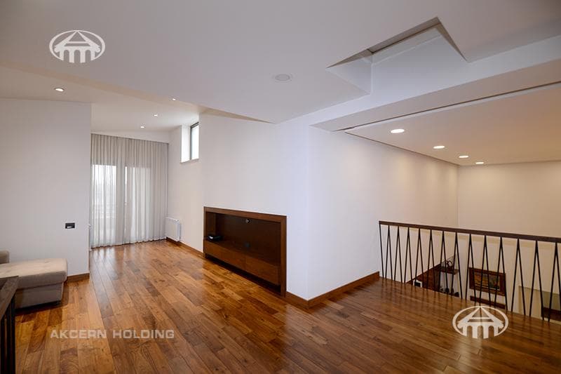 Mansion · 5 rooms · 777 m² · Avan