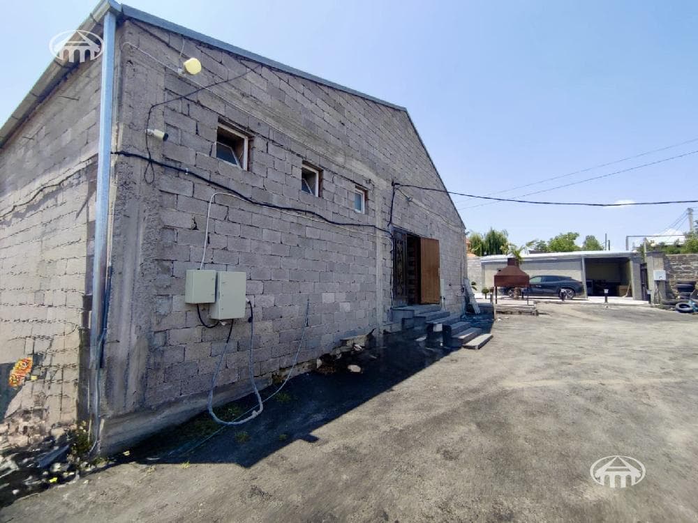 Առանձնատուն · 4 սեն. · 338 մ² · Առինջ