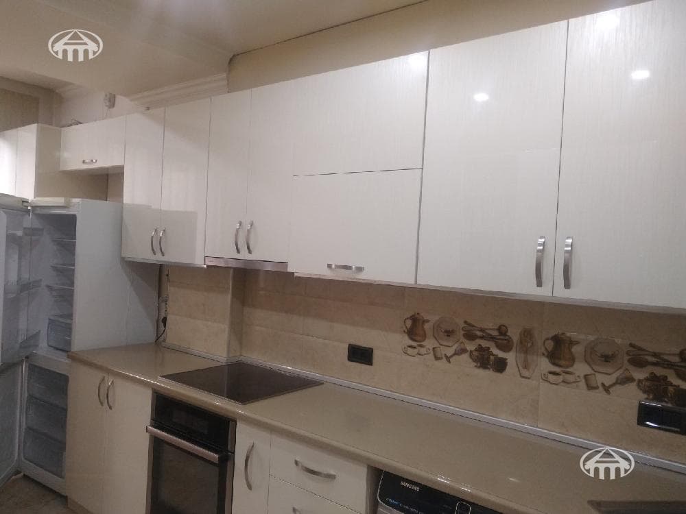 Apartment · 3 rooms · 83 m² · Kentron