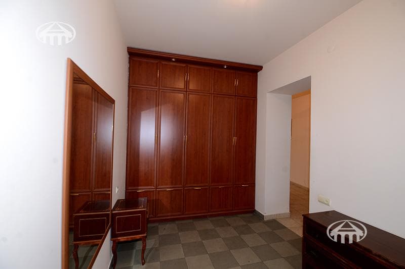 House · 6 rooms · 273 m² · Arabkir