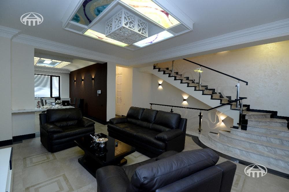 Mansion · 5 rooms · 600 m² · Arabkir