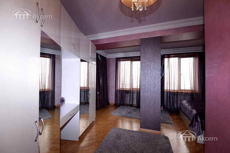Квартира · 3 комн. · 179 м² · Арабкир