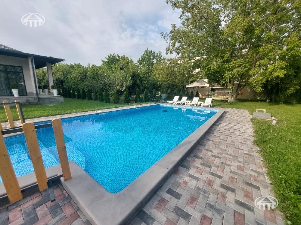 Mansion · 5 rooms · 150 m² · v. Arinj