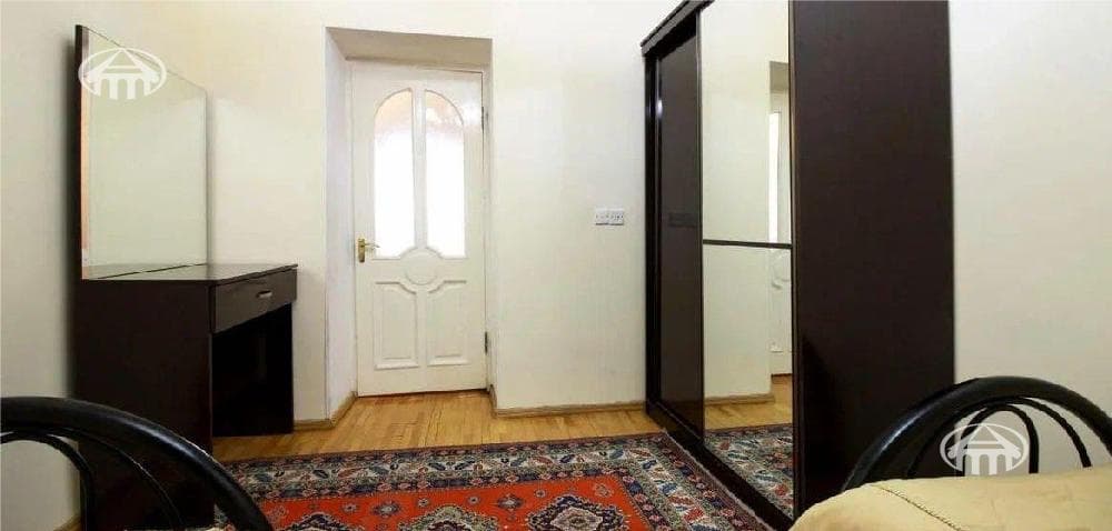 Առանձնատուն · 9 սեն. · 584 մ² · Կենտրոն
