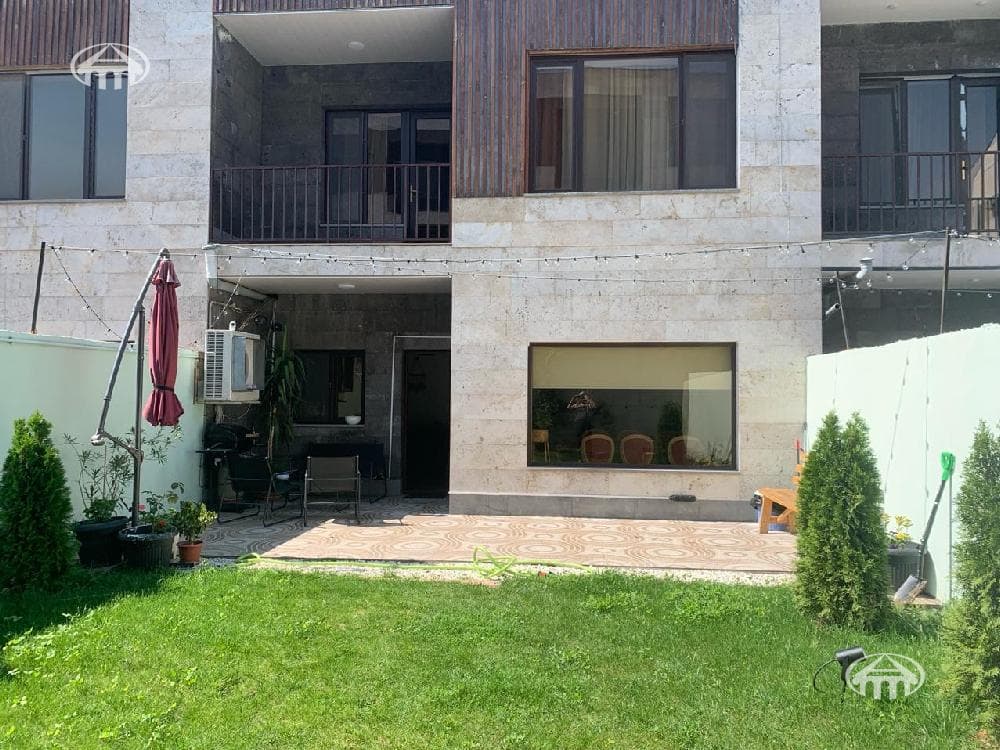 Таунхаус · 4 комн. · 180 м² · Аван