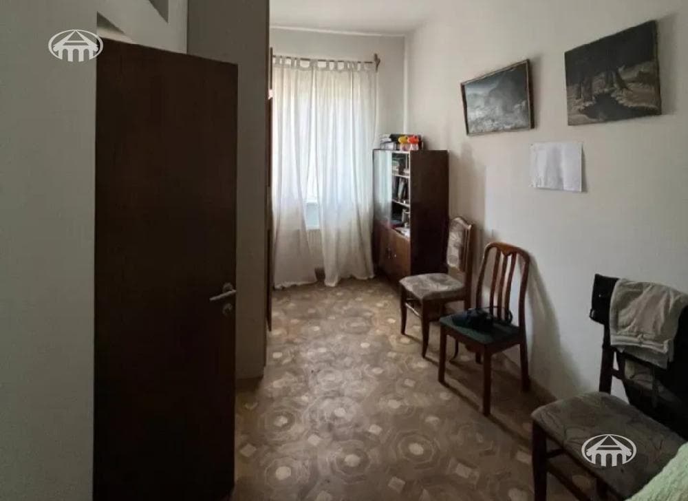 House · 4 rooms · 143 m² · Kentron