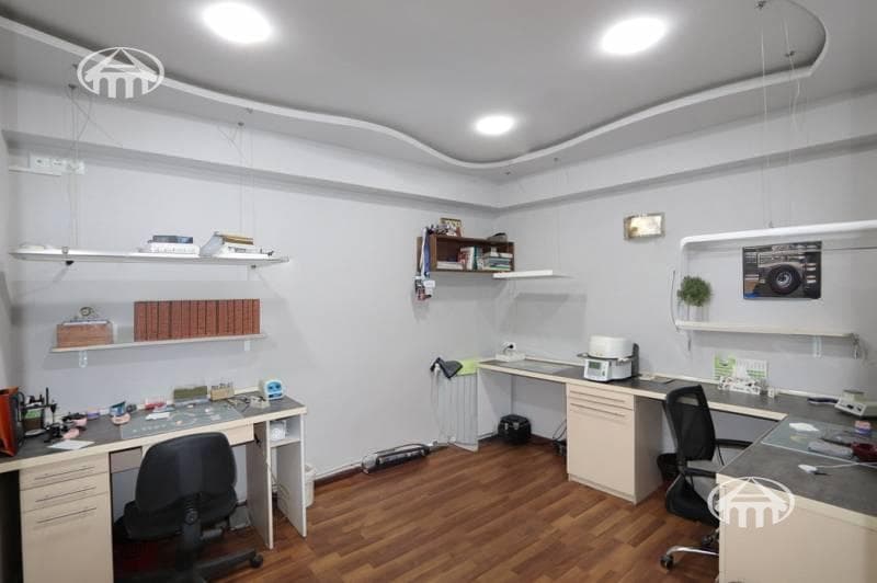Գրասենյակ · 105 մ² · Կենտրոն