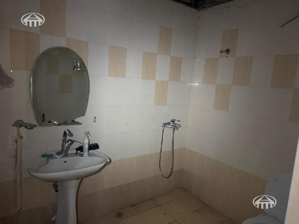 House · 6 rooms · 865 m² · Arabkir