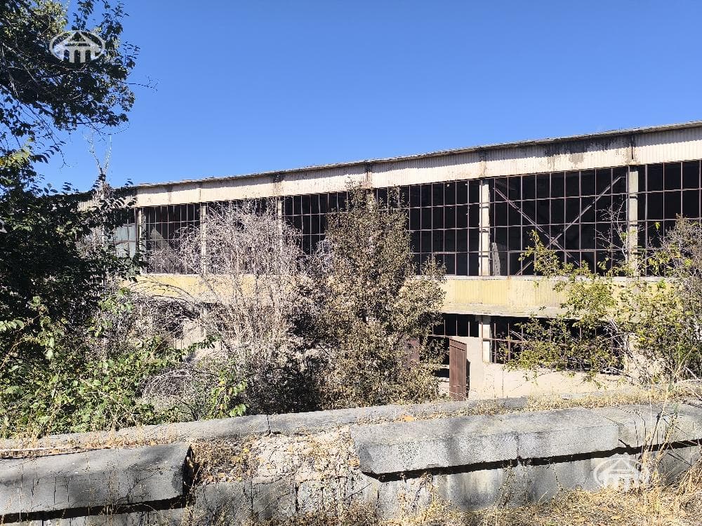 Land · 100,000 m² · Erebuni